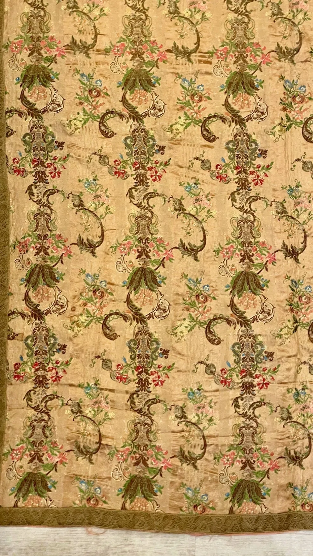 18TH CENTURY FRENCH SILK BROCADE FLORAL TEXTILE
