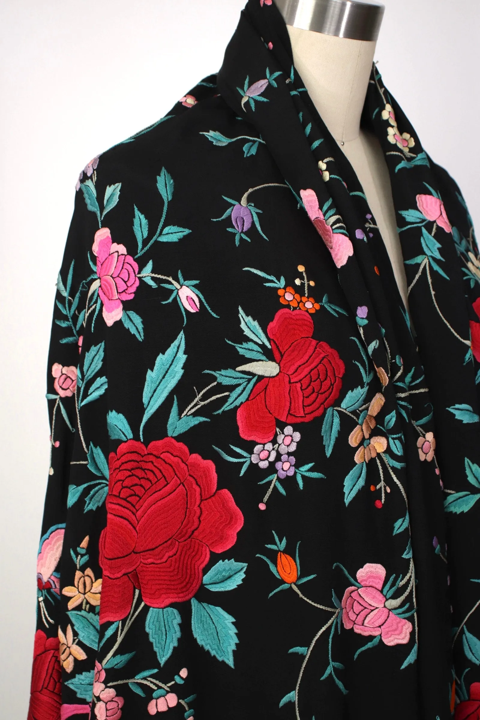 1920s Floral Embroidered Piano Shawl