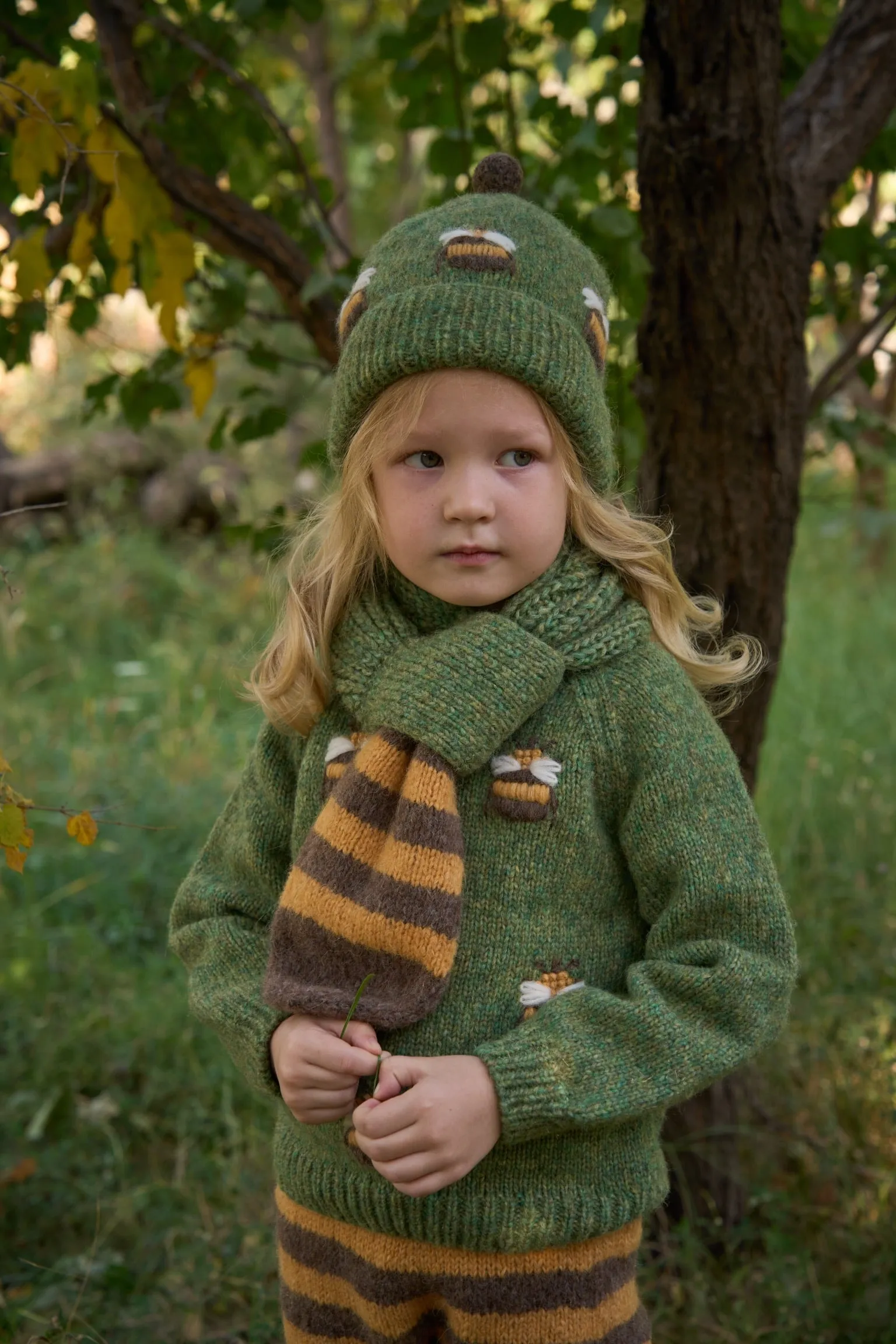 Bee Scarf | Moss Green