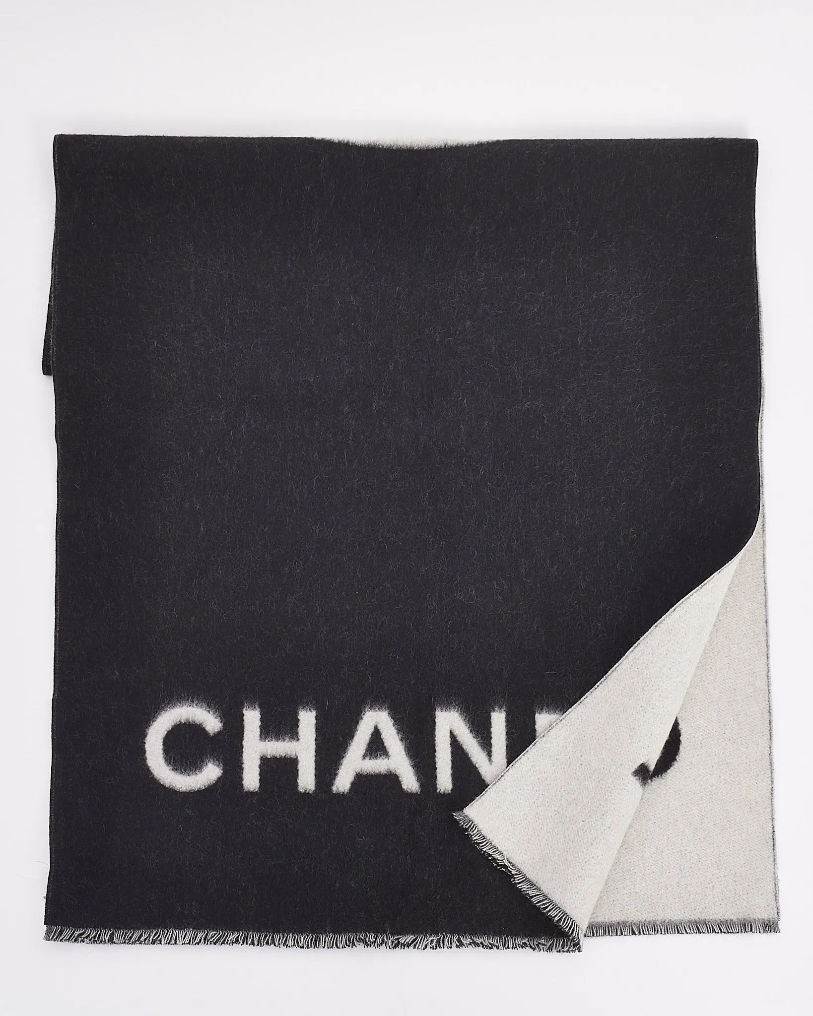 Chanel Black/White Wool CC Interlocking Scarf