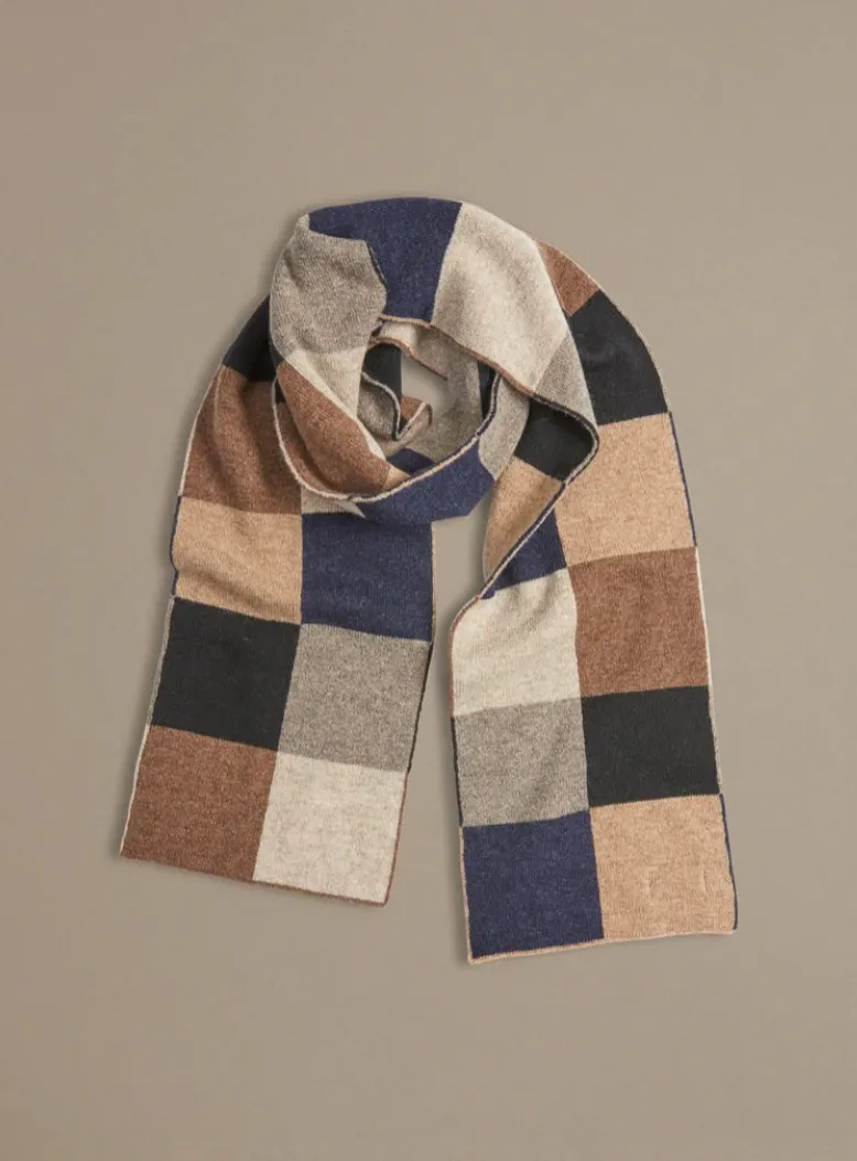 Chequerboard scarf