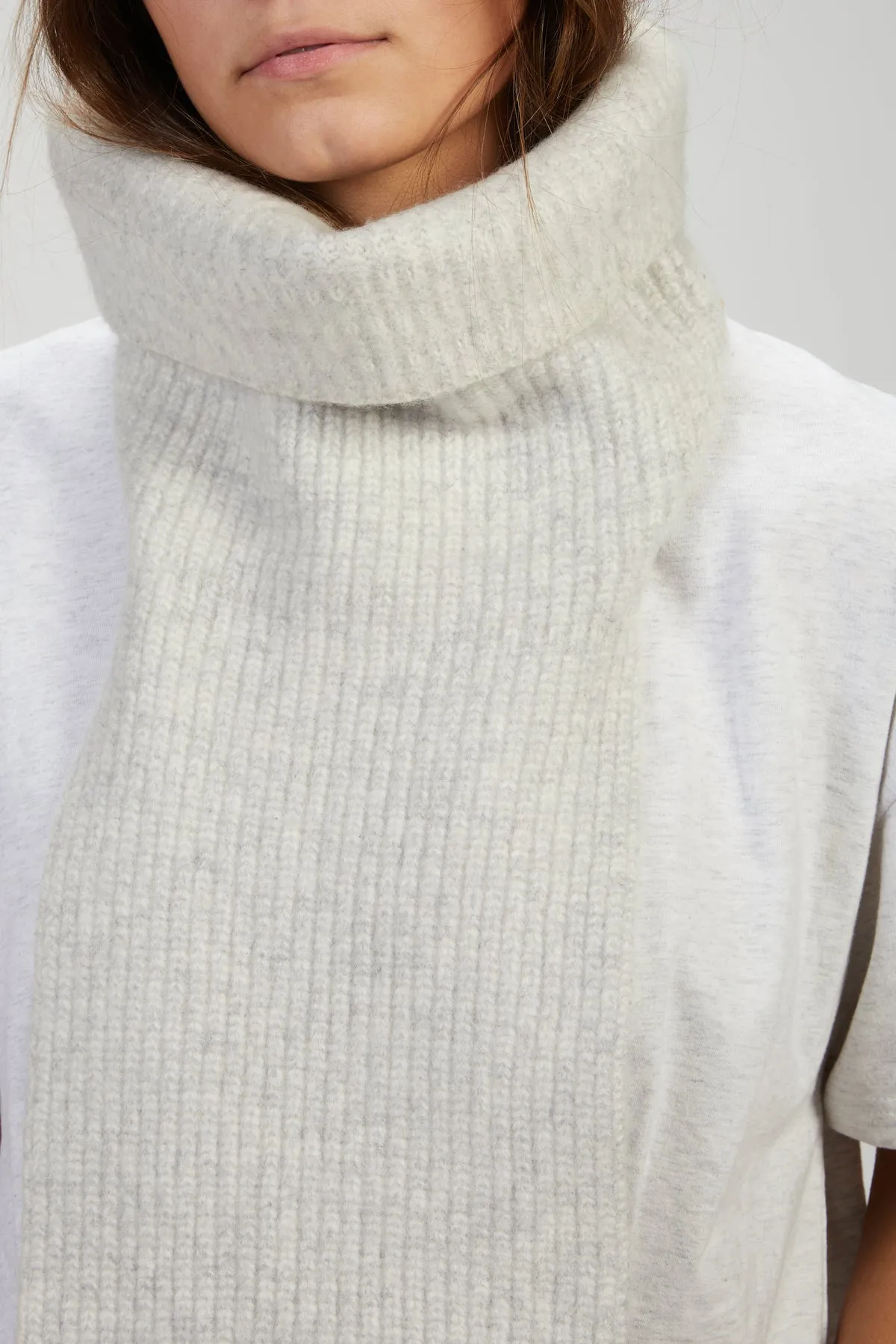 COLLARED SCARF