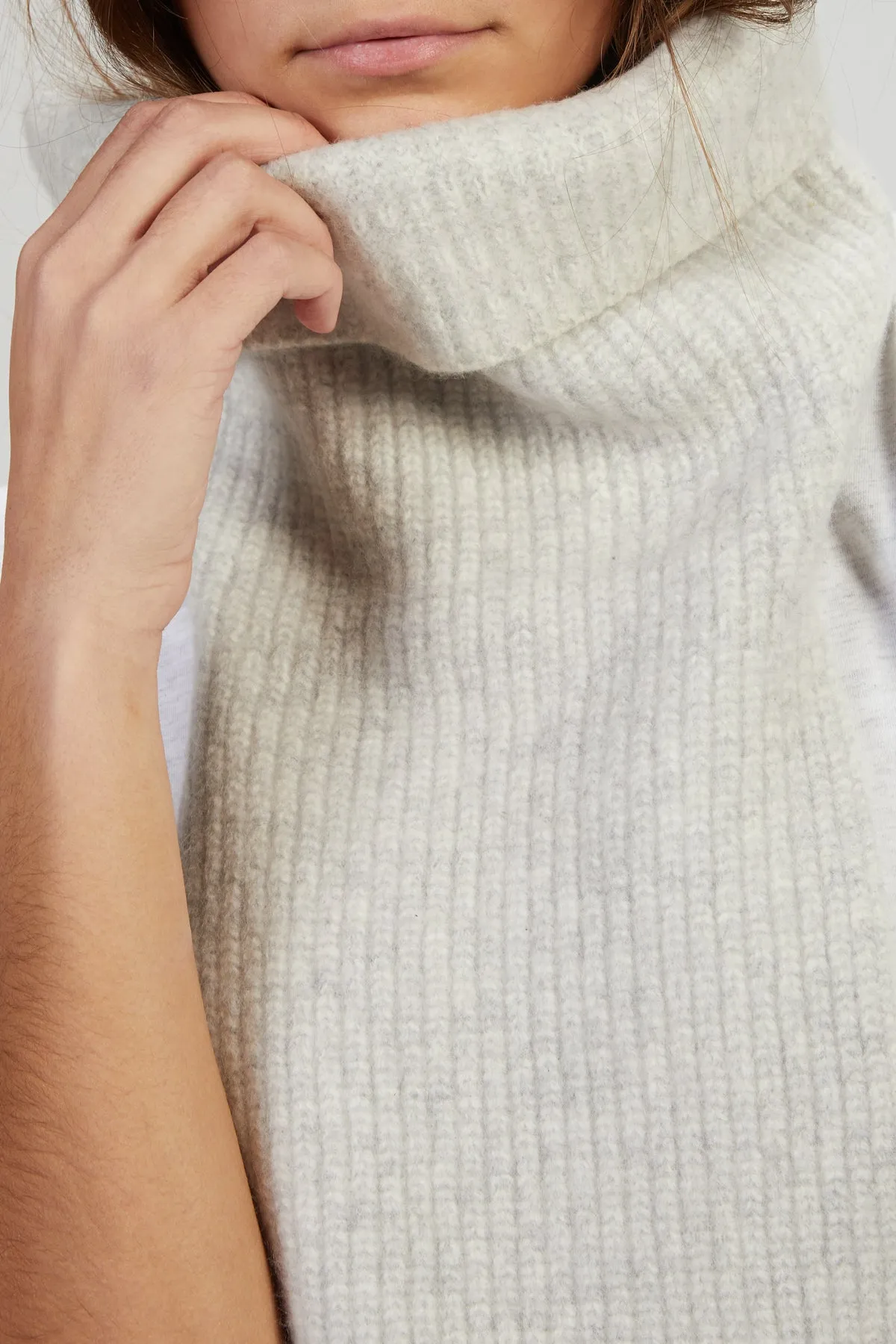 COLLARED SCARF