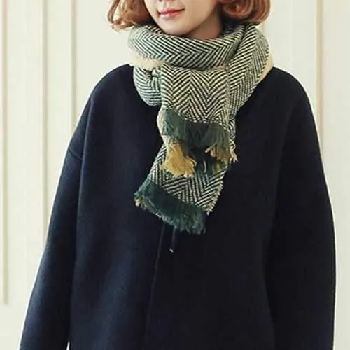 Color Block Zig Zag Stripe Fringe Knitted Scarf - Blackish Green