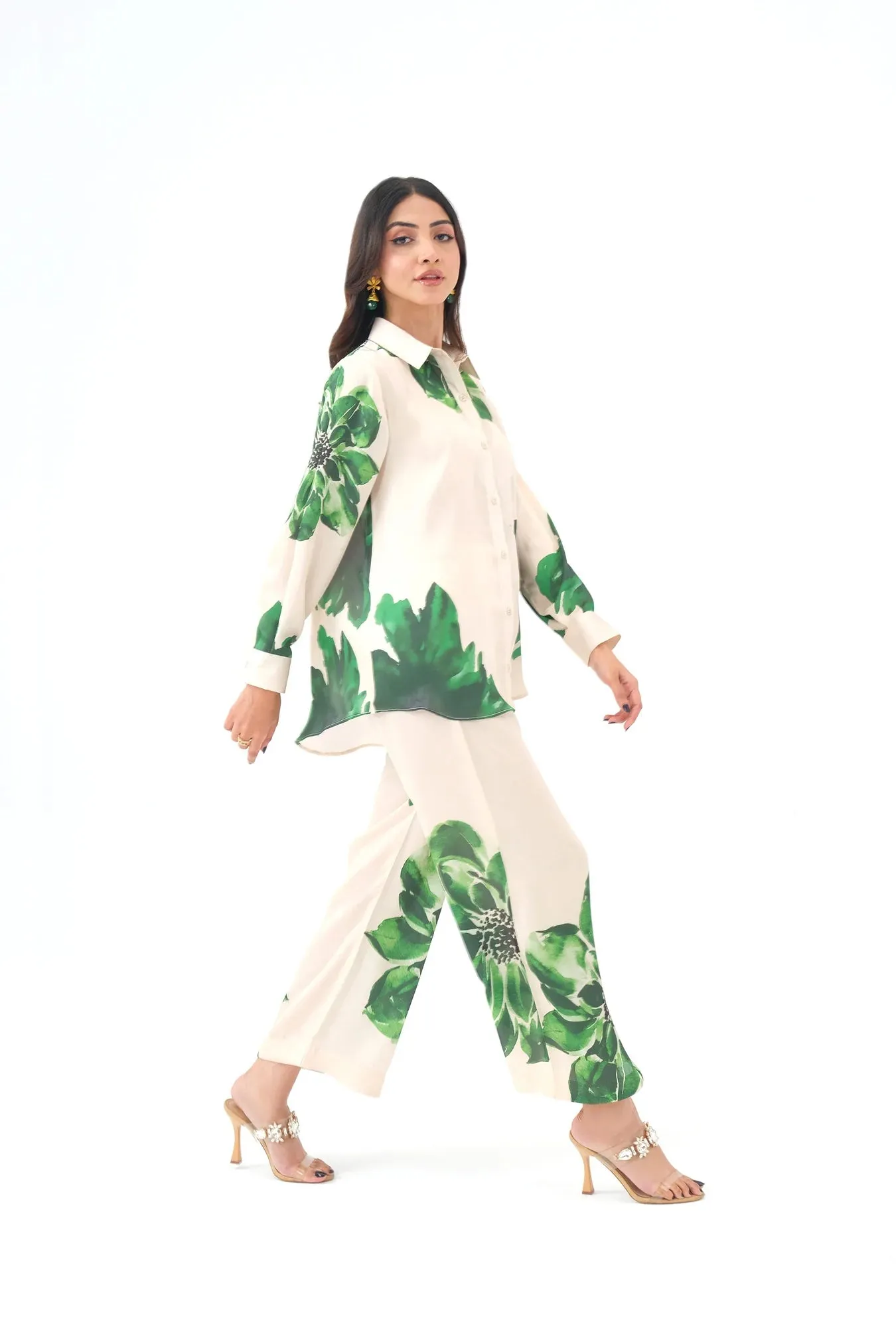 D11 - Off White Leaves