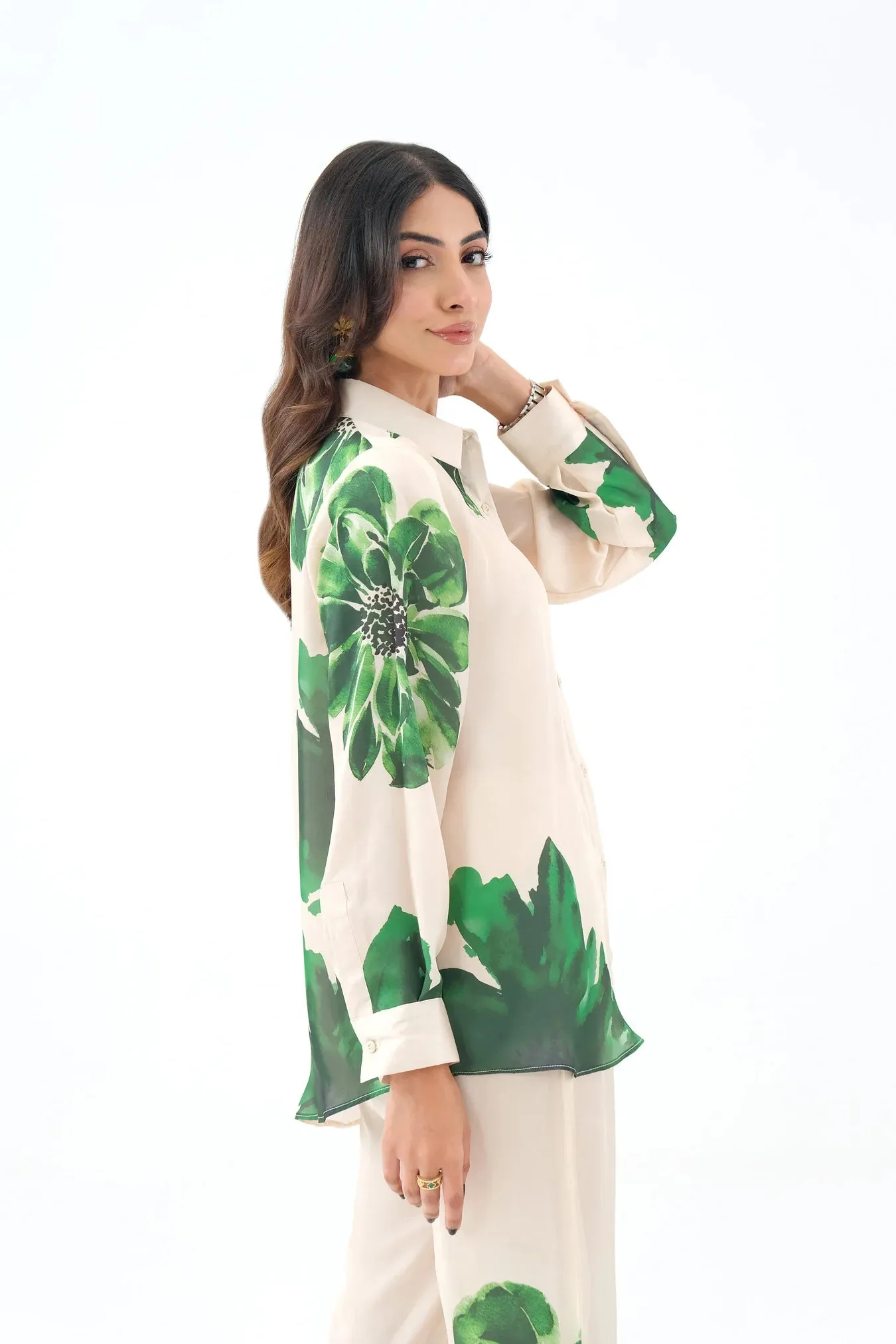 D11 - Off White Leaves