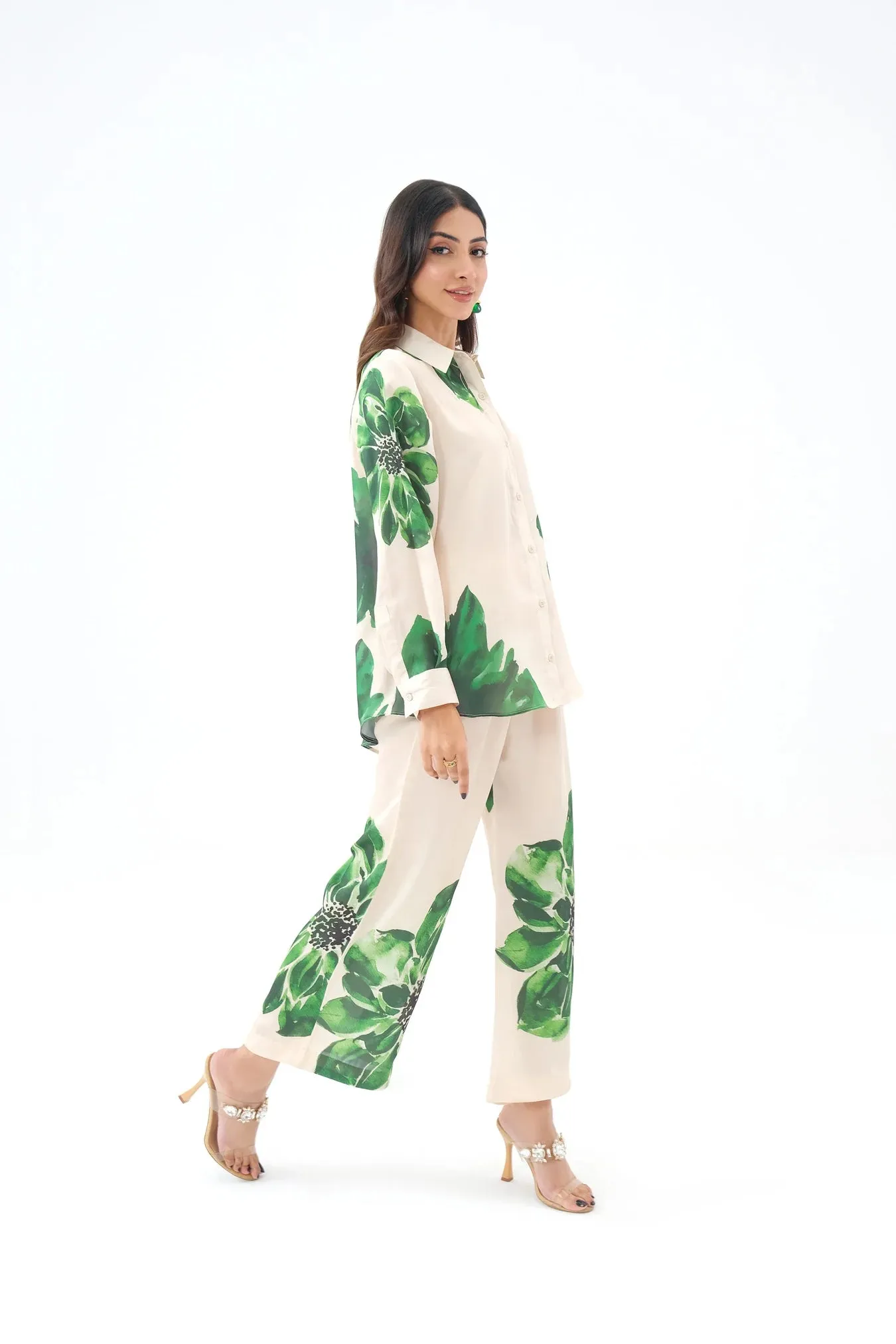 D11 - Off White Leaves