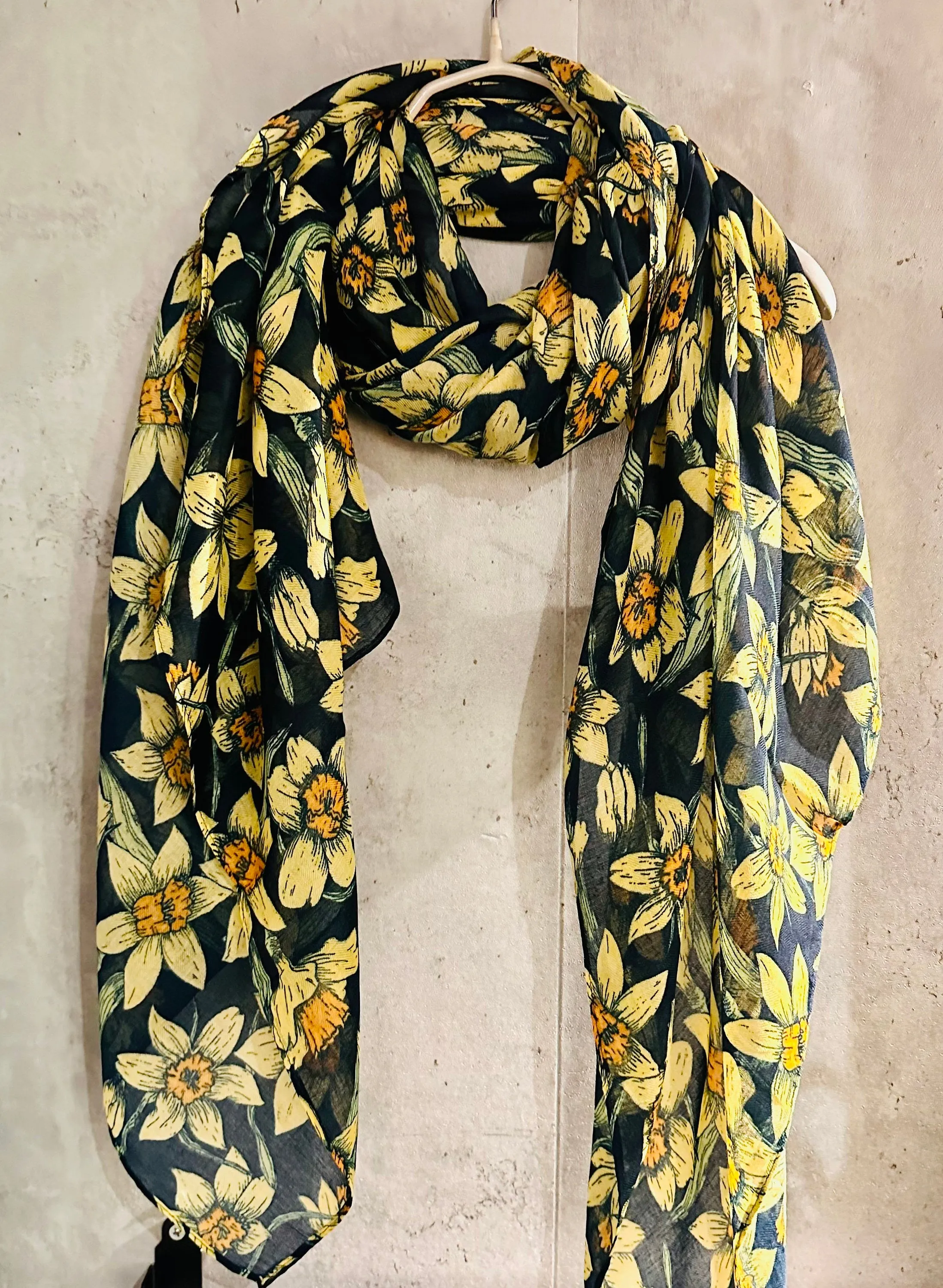 Dark Blue Organic Cotton Scarf with Eco-Friendly Seamless Daffodil Flowers – A Thoughtful Gift for Mom, Ideal for Birthday and Christmas Celebrations