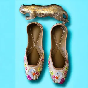 ENCHANTED SWAN JUTTI