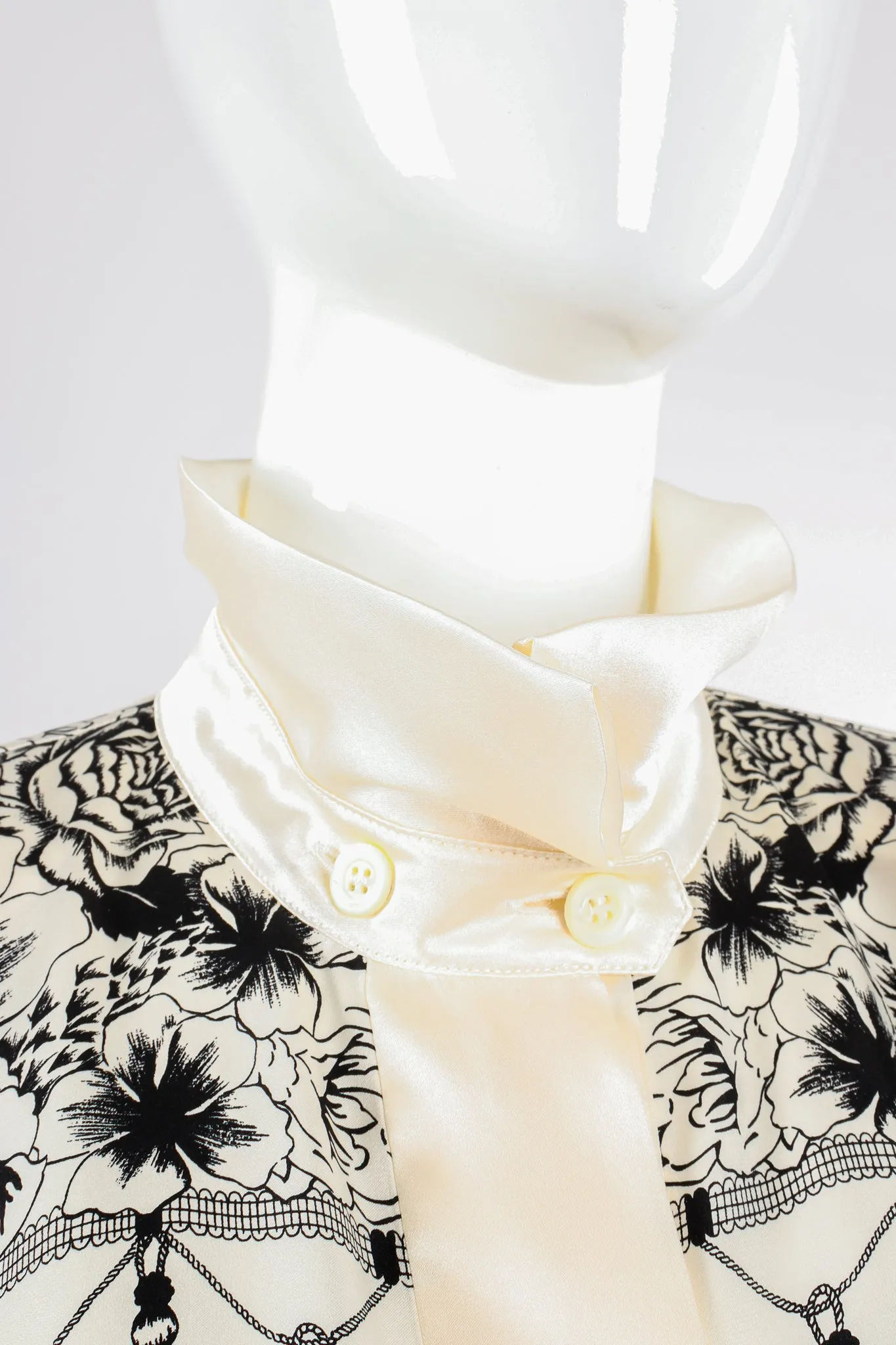 Floral Mantilla Tassel Print Shirt