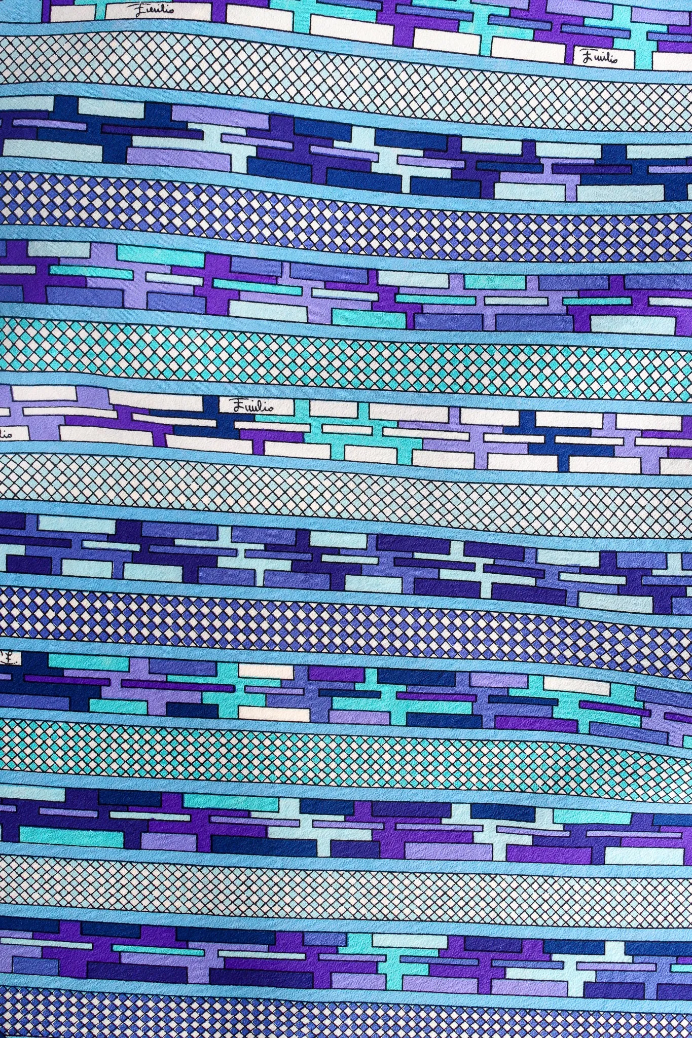Geometric Diamond Print Scarf