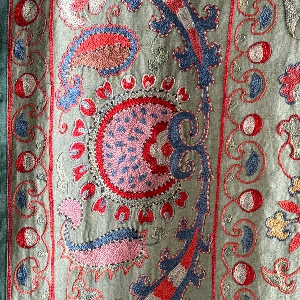 Hand Stitched Suzani (CSSU013524 | 88 x 120")