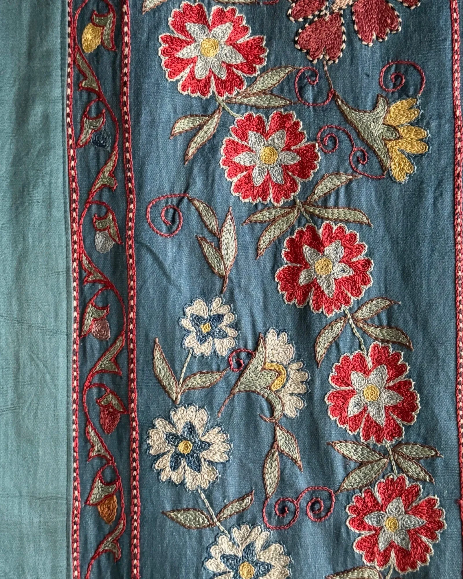 Hand Stitched Suzani (CSSU086824 |64 x 107 ")