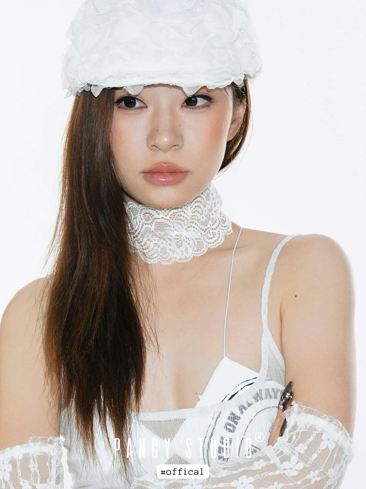Lace floral magnetic strap choker