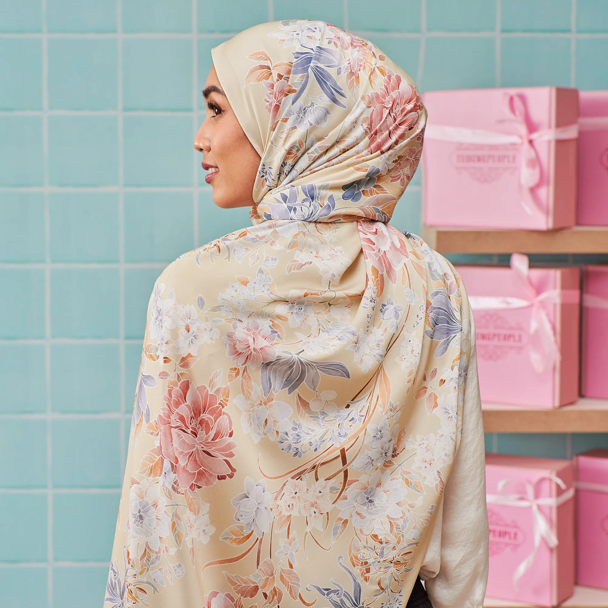 LE Batik Floral in Soft Gold
