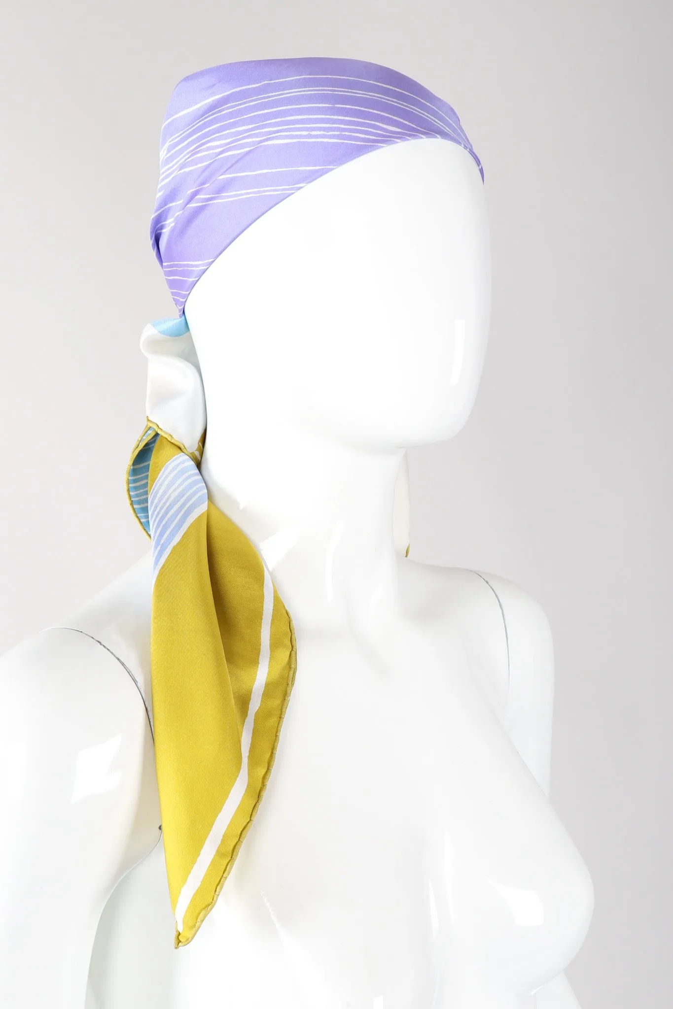 Linear Circle Seagrass Scarf
