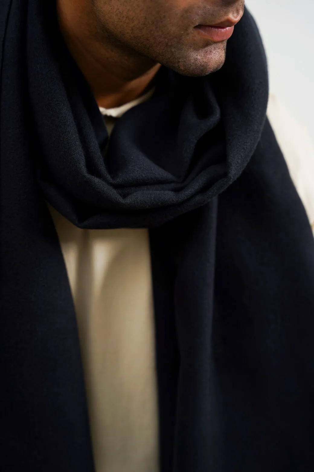 PLUSH REVERSIBLE SCARF