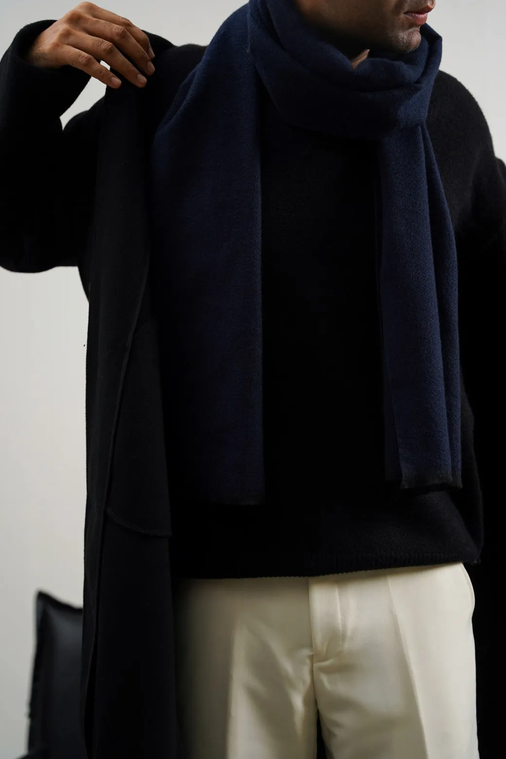 PLUSH REVERSIBLE SCARF