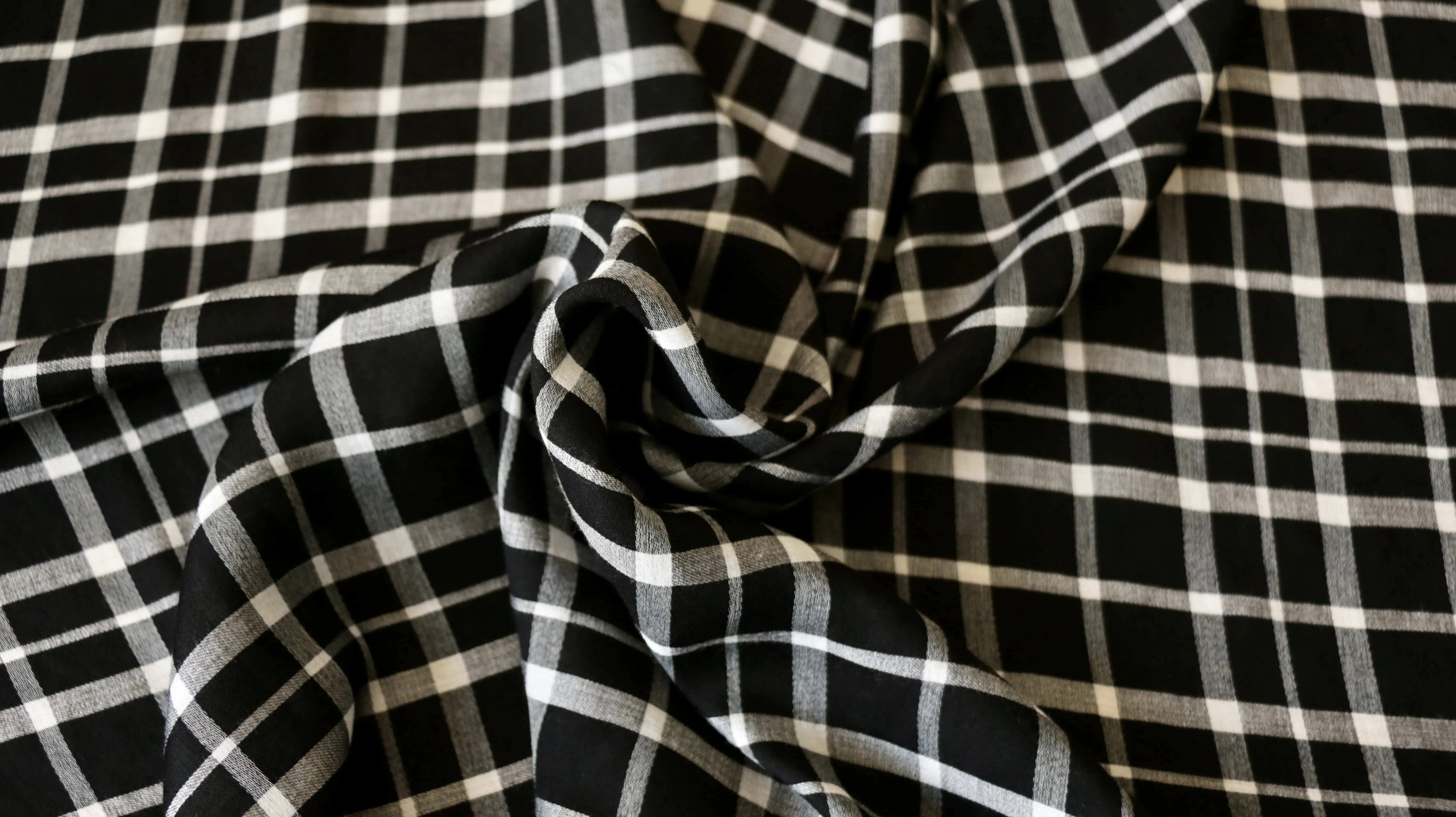 REMNANT 0.80m x 1.50m - SYNTHETIC LAWN - Black and white check design