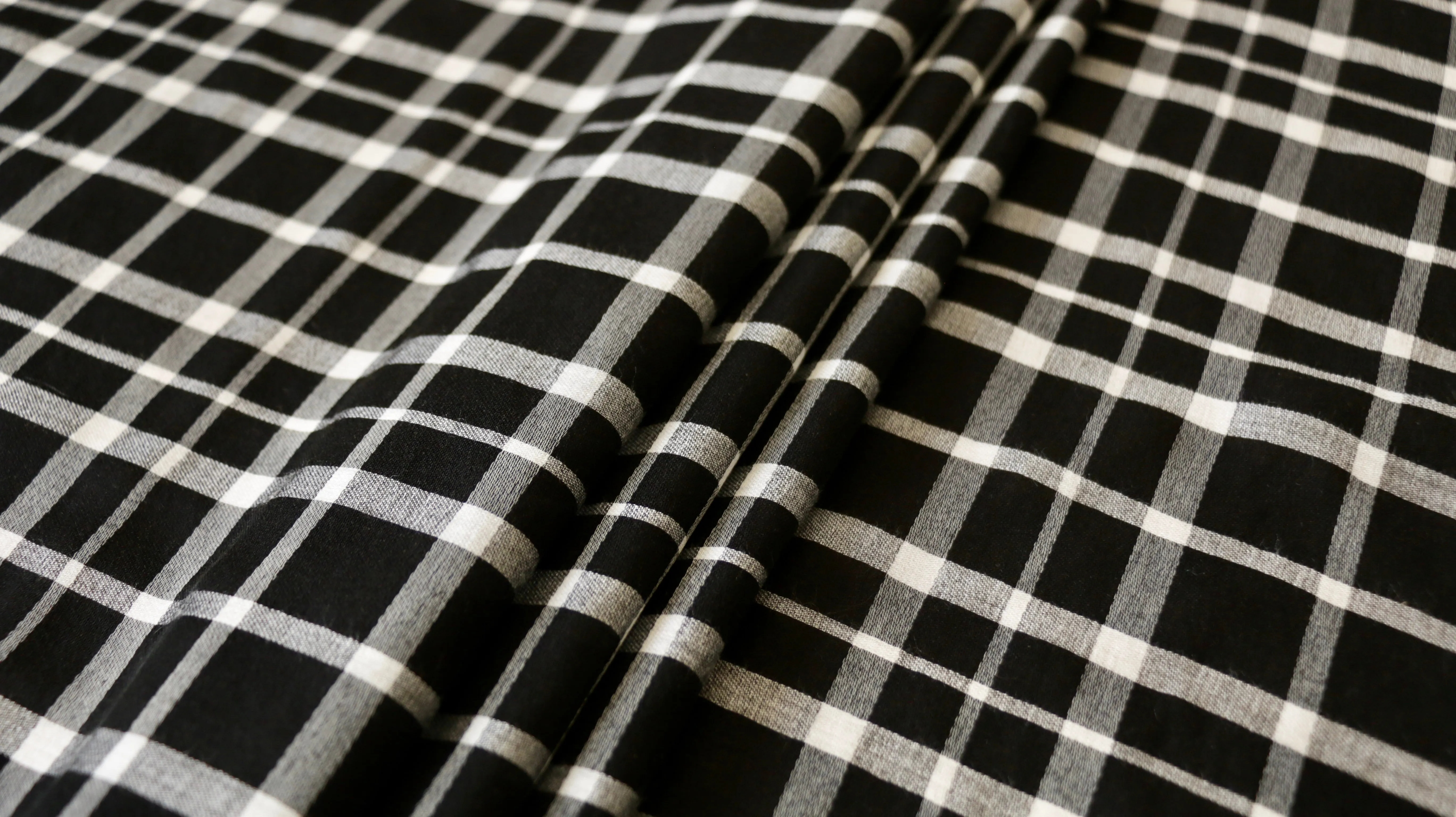 REMNANT 0.80m x 1.50m - SYNTHETIC LAWN - Black and white check design