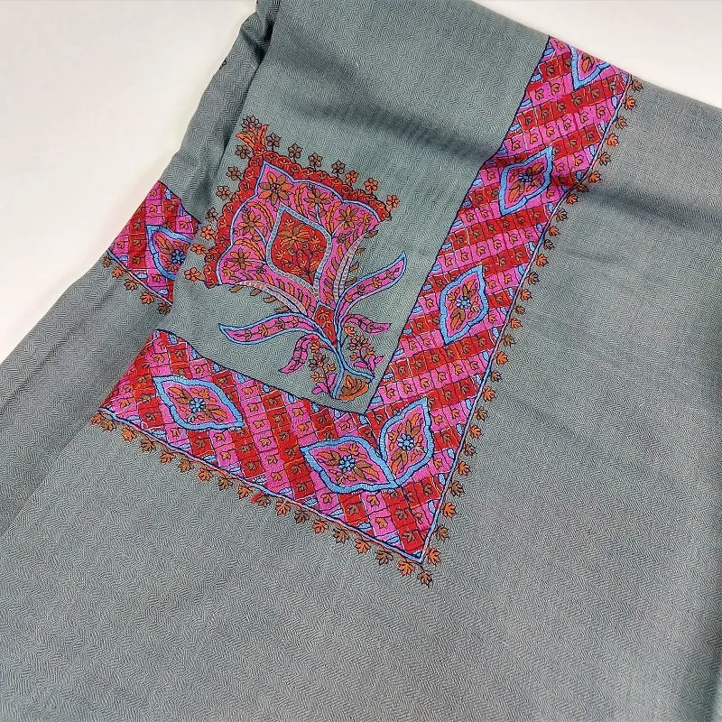 Traditional Omani masar shawl in kashmir wool and silk embroidery