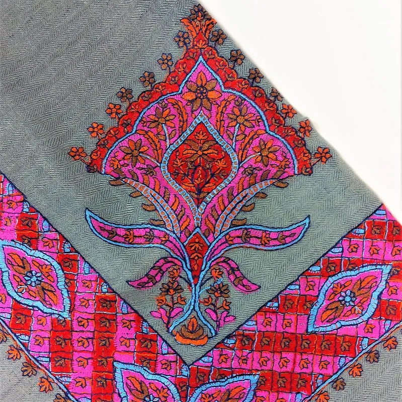 Traditional Omani masar shawl in kashmir wool and silk embroidery