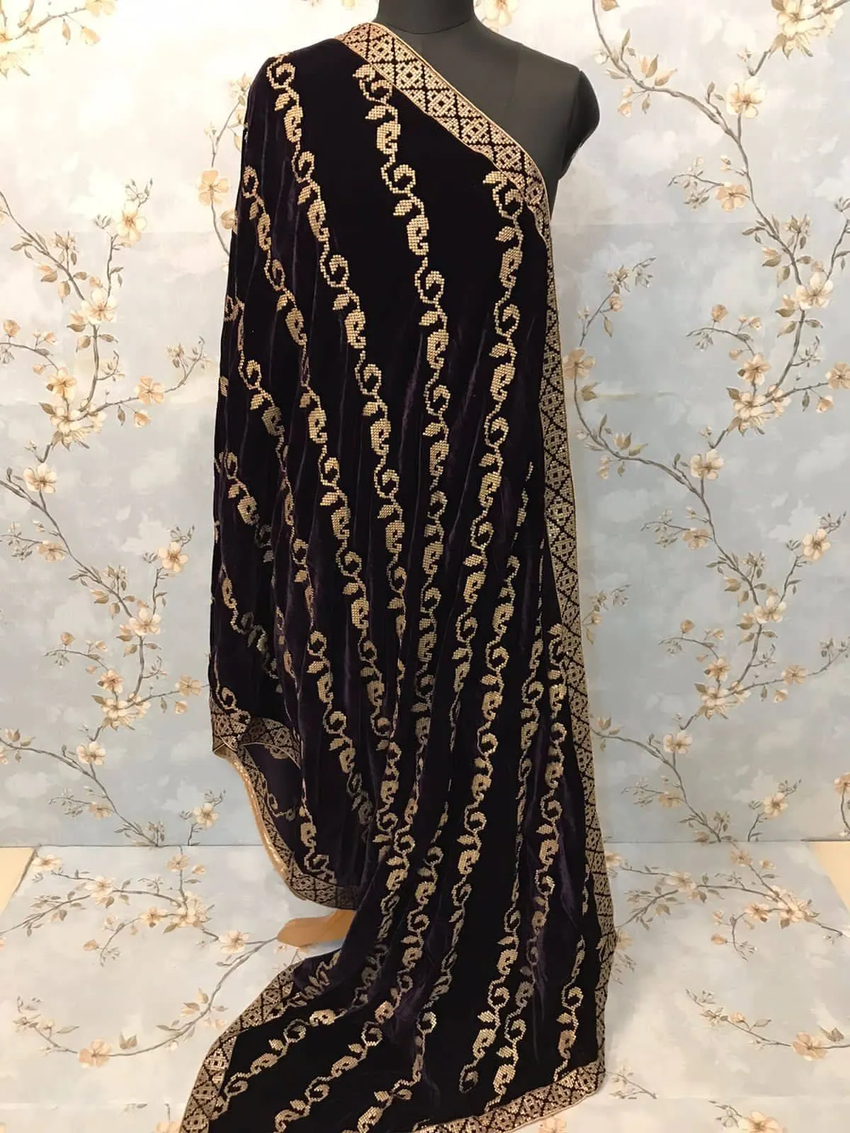 Velvet Zardozi Embroidered Shawl/D 003