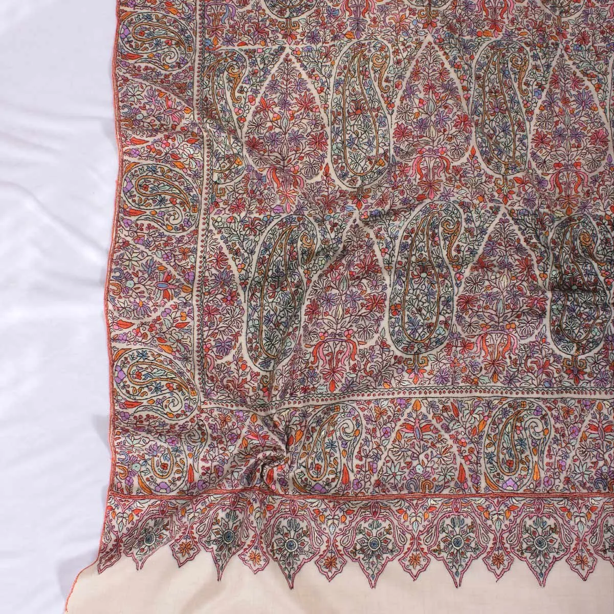 white base sangeen Paisley design sozni Embroidered Jamawar Pashmina Shawl