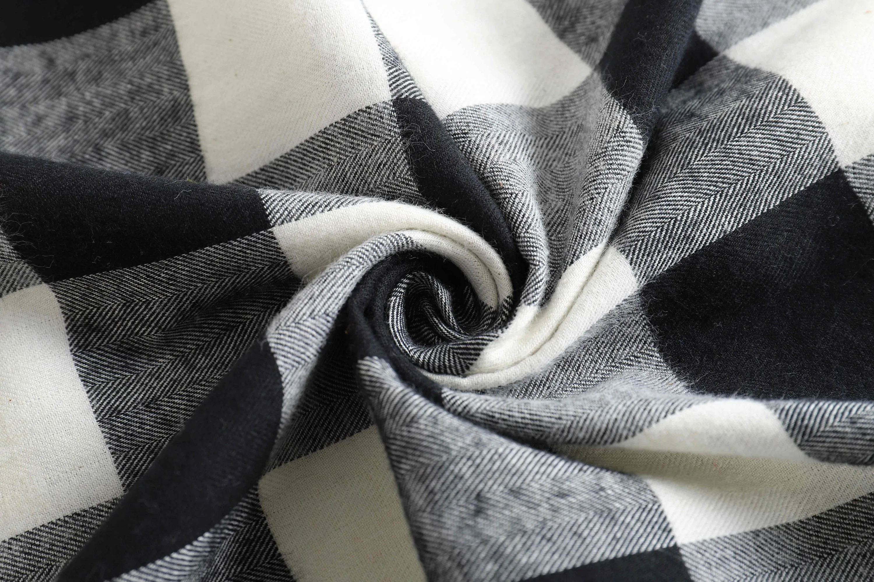 Women Buffalo Plaid Infinity Scarf Black and White (Ivory White), 100% Cotton  Flannel Infinity Scarf